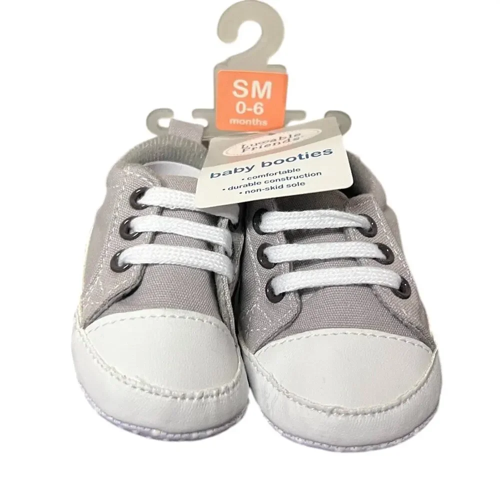 Luvable Friends Gray & White Sneaker Baby Booties Size SM Small 0-6 Months New